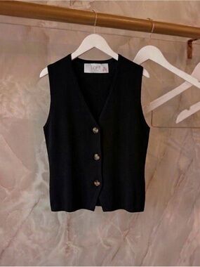 LOFT vest top with tortoise buttons